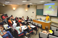 Estudantes assistem palestra de Estágio